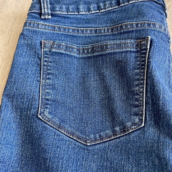 LEE - Picture 6 of 7